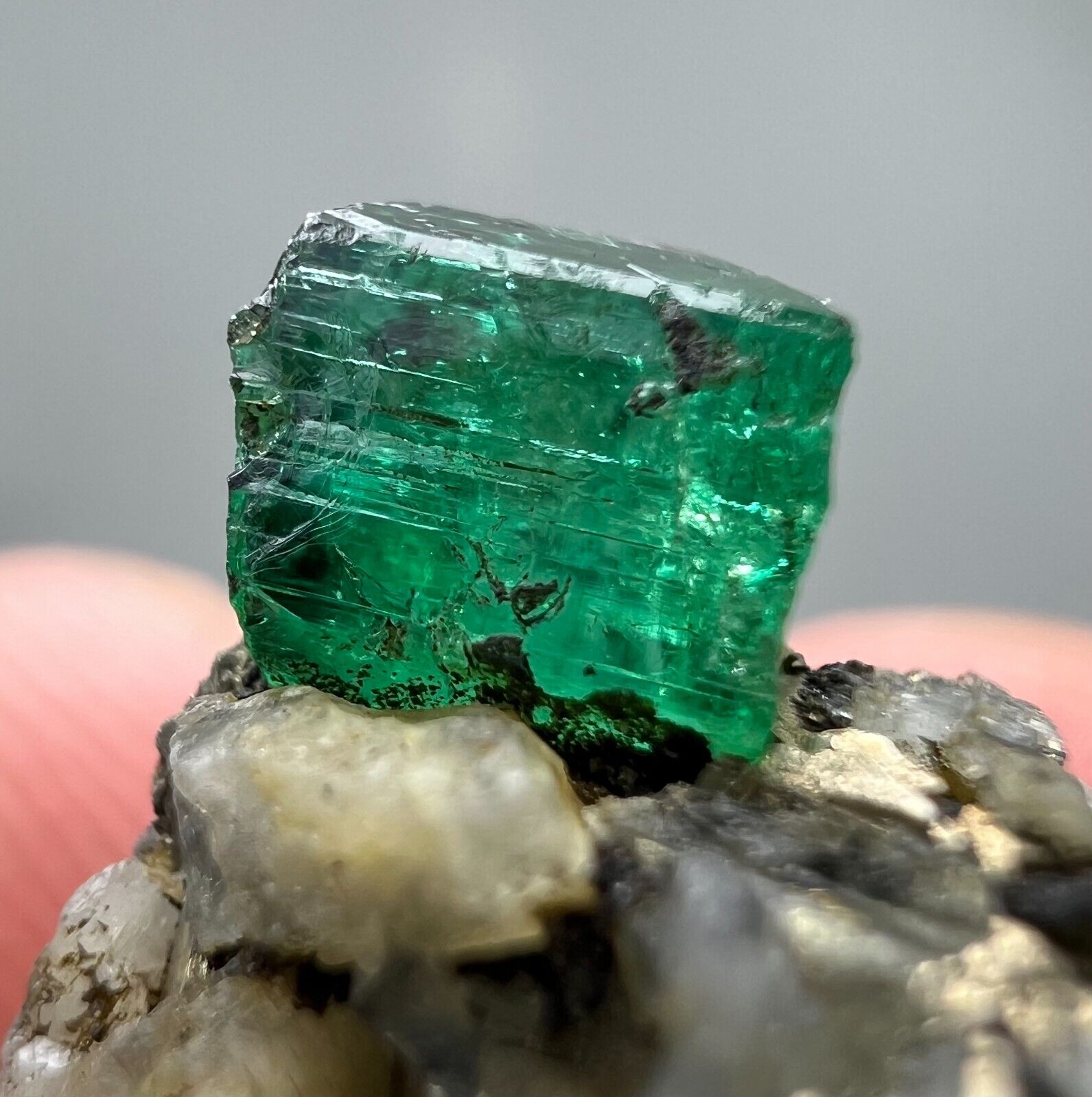 25 CT Top Green EMERALD Crystals With Pyrite On Matrix From Panjshir Afghanistan
