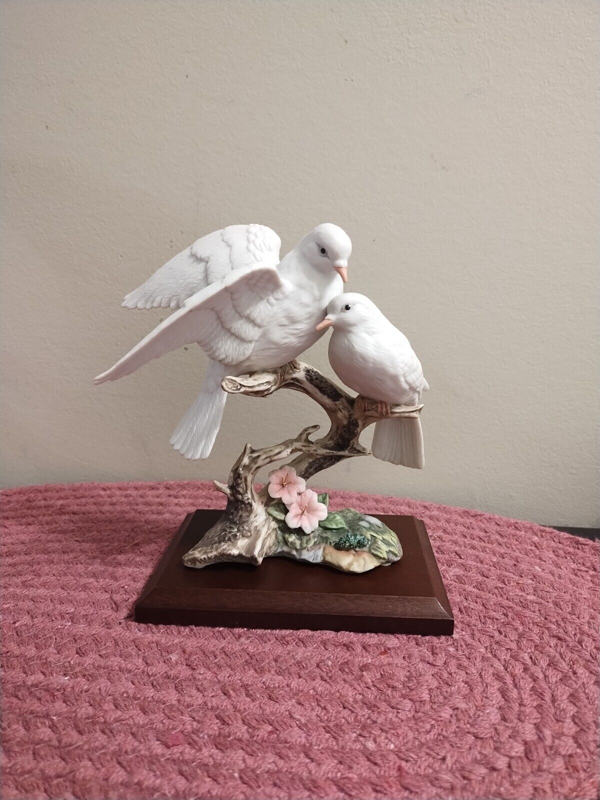 Maruri Fine Porcelain WINGS OF LOVE White Doves Vintage Figurine D-9022