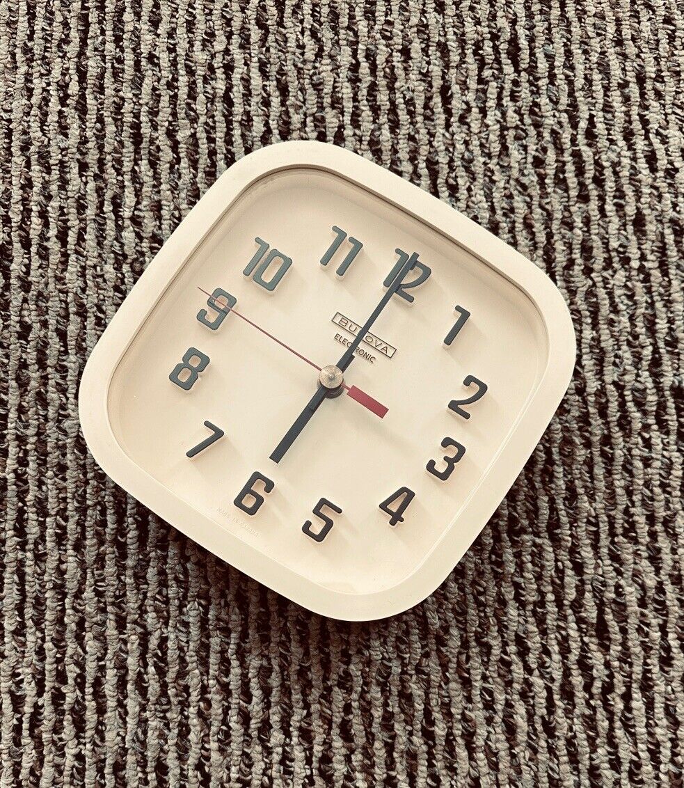 Vintage 1970\'s Mid Century Modern Bulova Electronic Clock