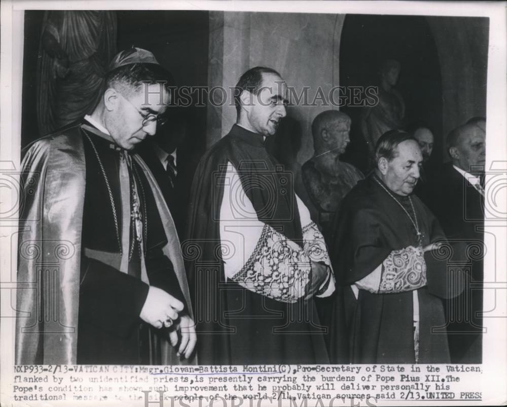 1954 Press Photo Vatican City Msgr Giovan B Montini & priests - nee02777