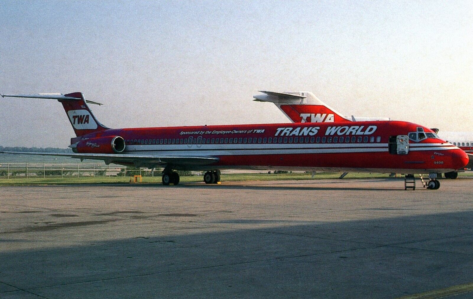 TWA  TRANS  WORLD  AIRLINES  MD-83 HQTS  KANSAS CITY MO   AIRPORT   1294