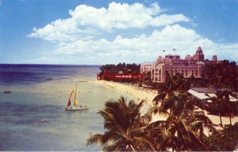 WAIKIKI BEACH AND THE ROYAL HAWAIIAN HOTEL. HONOLULU, HI 1959