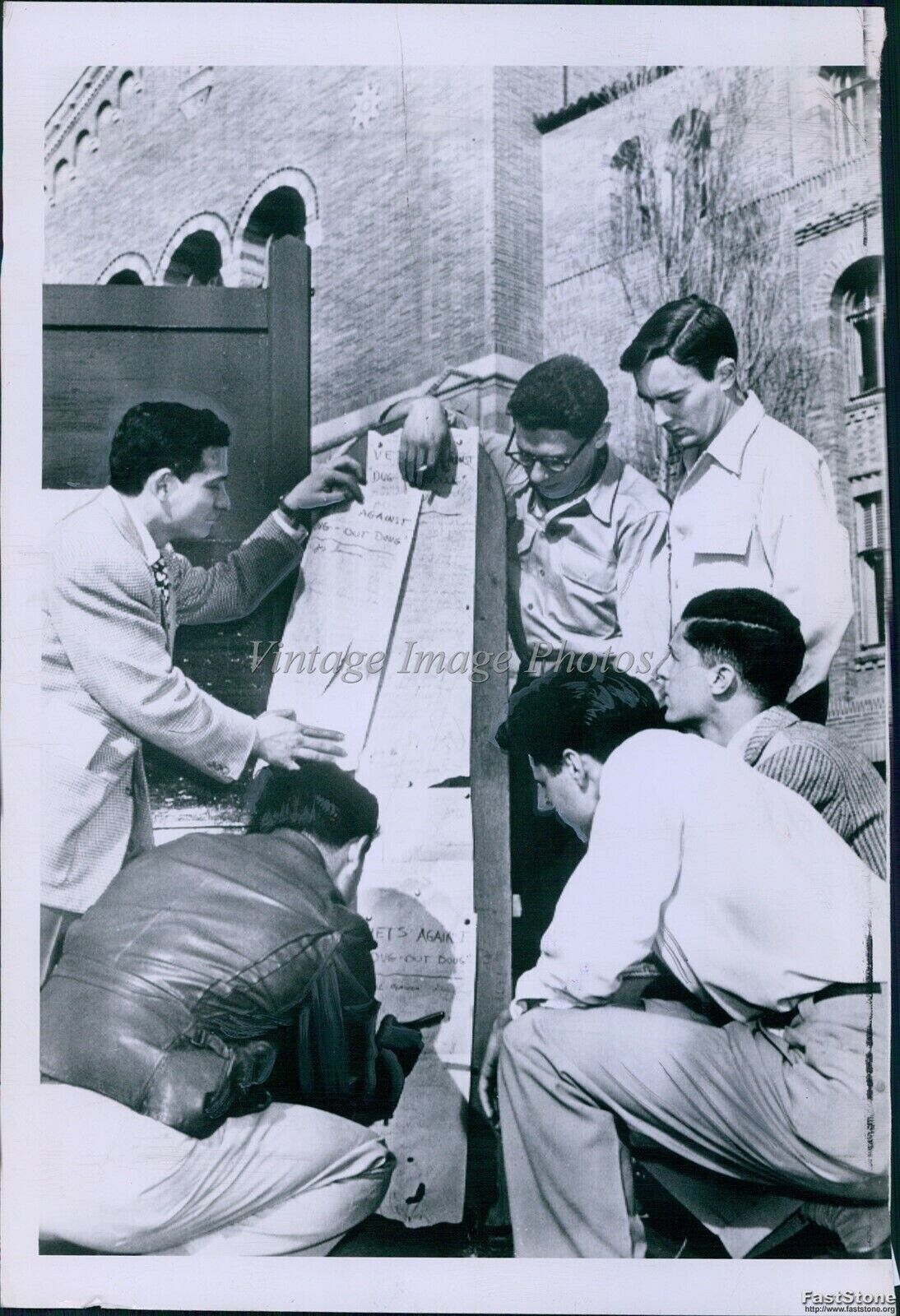 1948 Ucla Student Veterans Signing Anti-Macarthur Petition Education 6X8 Photo