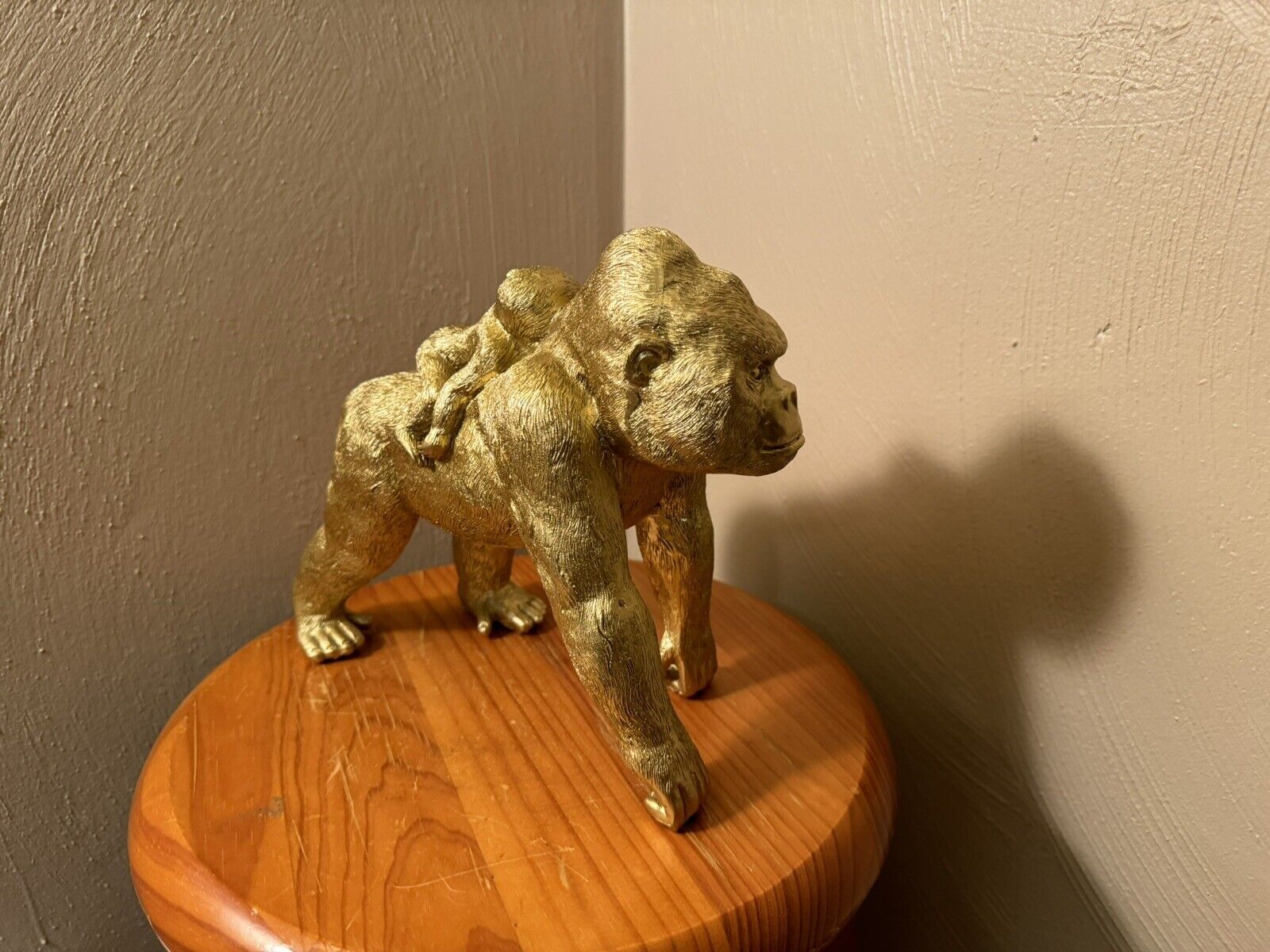 Kingston Living Gold Gorilla and Baby Figurine Statue Sculpture Figure Golden