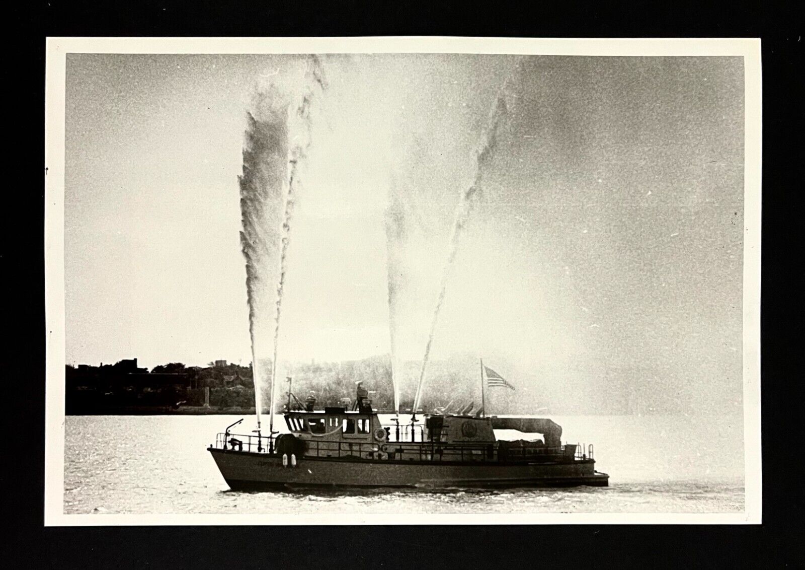 1980 Detroit Michigan Curtis Randolph Fireboat Firefighters Boat VTG Press Photo