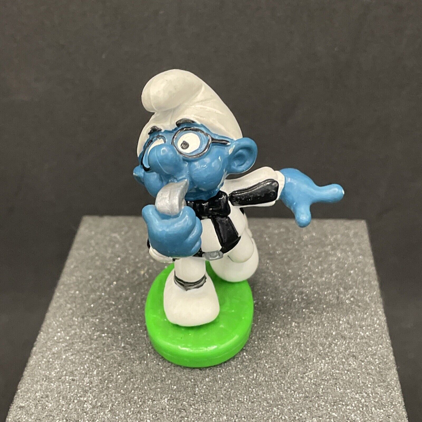 20191 Brainy Referee Smurf 2” Vintage Smurfs Figurine Hong Kong Berrie 1984
