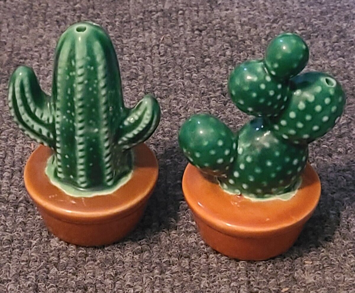 New Glazed Ceramic Desert Cactus Salt & Pepper Shakers 3.5\