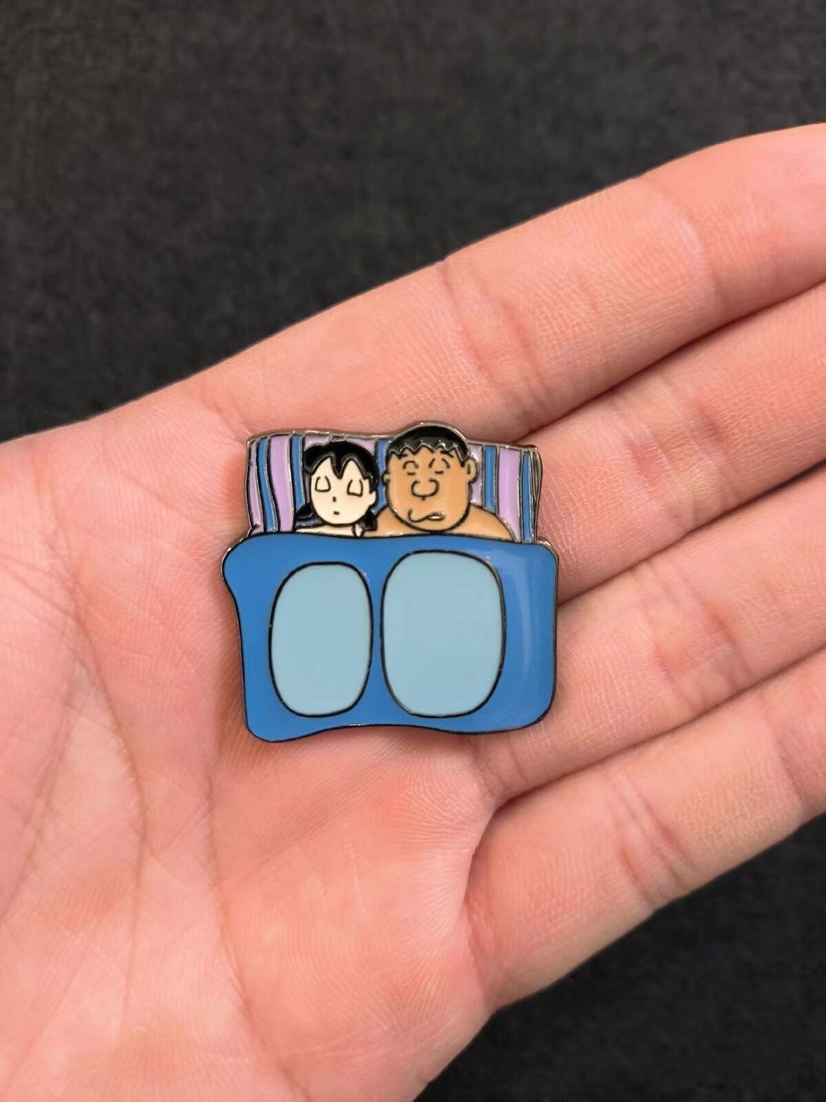 Doraemon Shizuka Minamoto / Big G sleep on bed Hat Laple Pin Metal Badge Brooch