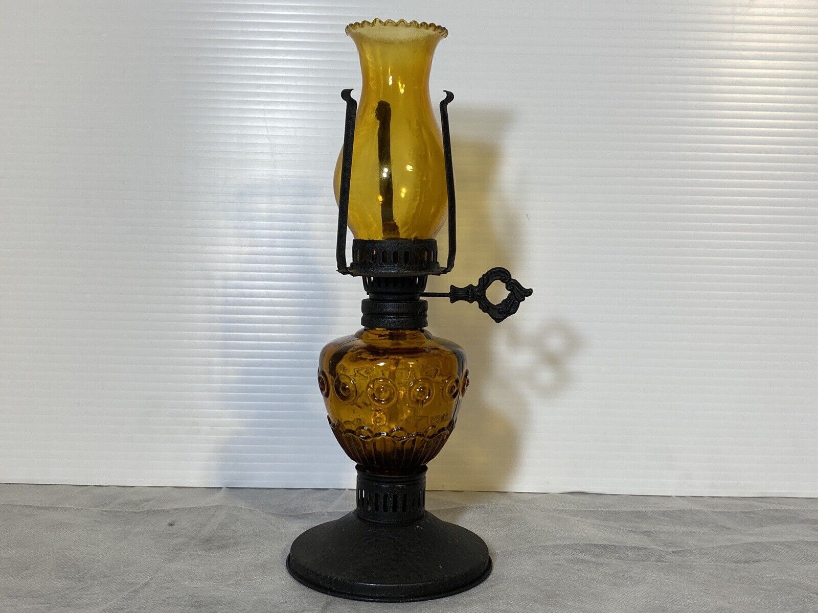 VINTAGE OIL LAMP--BROWN VINTAGE GLASS  