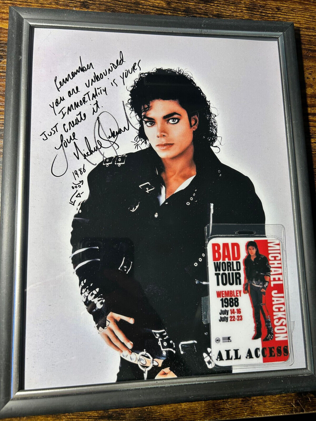 Michael Jackson 1988 signed Framed Reprint photo And All Access Laminate Pass