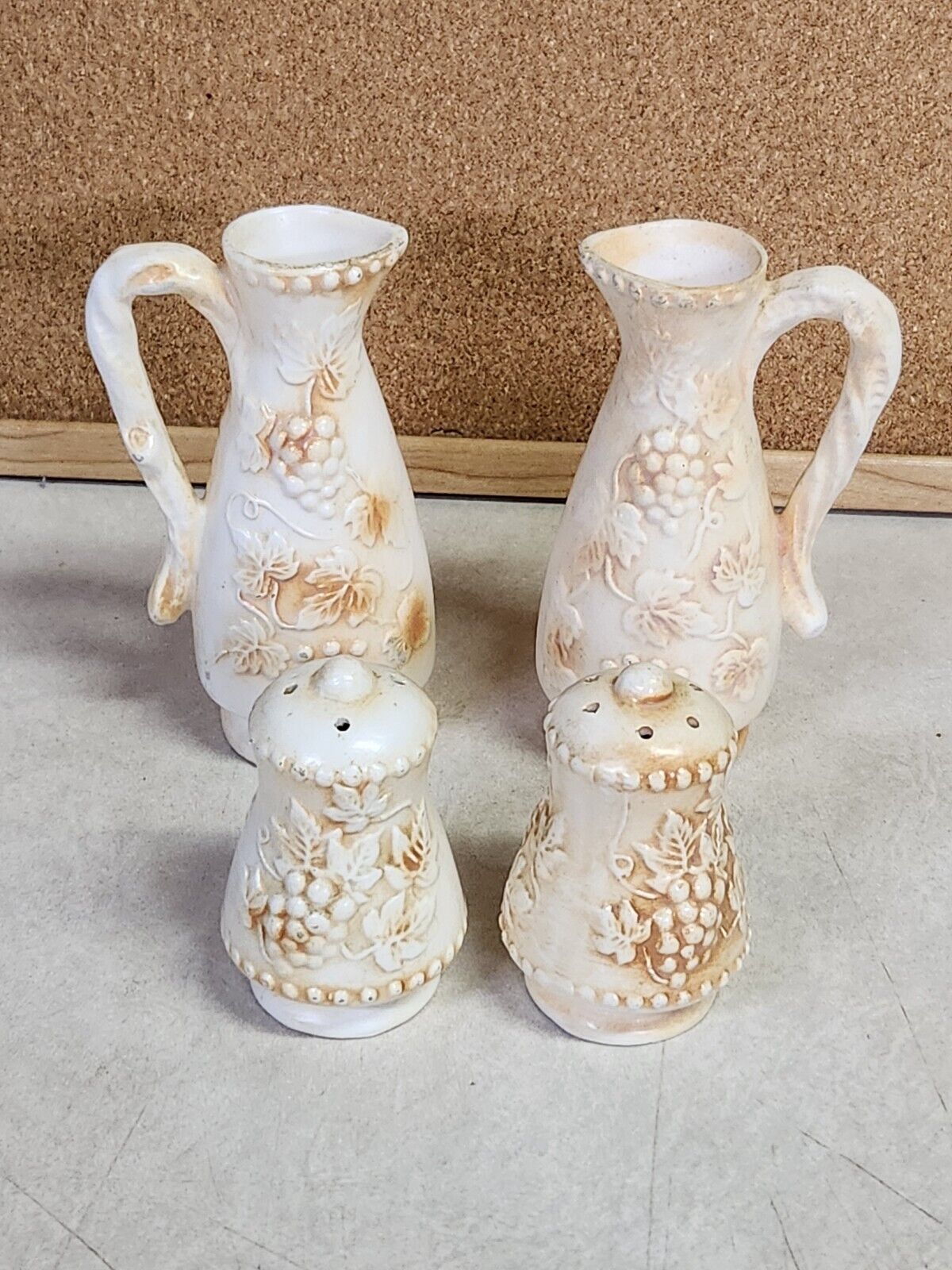 4 Pc Decorative Ceramics Grape Design - S&P Shakers, Oil/vinegar ?Lefton?