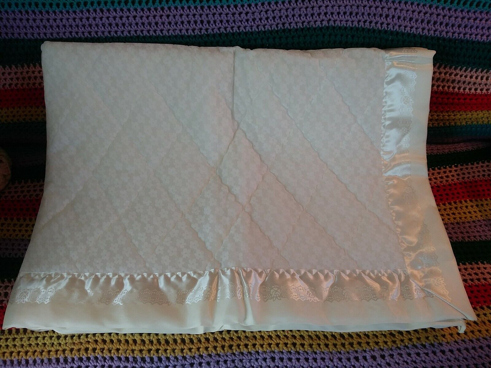 VINTAGE Storktex White Quilted Lace & Satin 36x50\