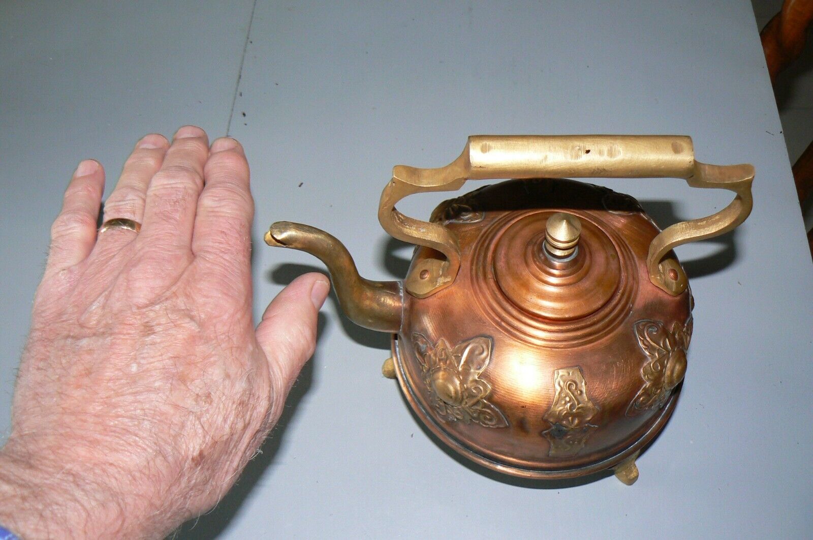 EXT RARE 1730s VERY SMALL TEA KETTLE OF COPPER - BRASS FLORAL DECORATION S MARK