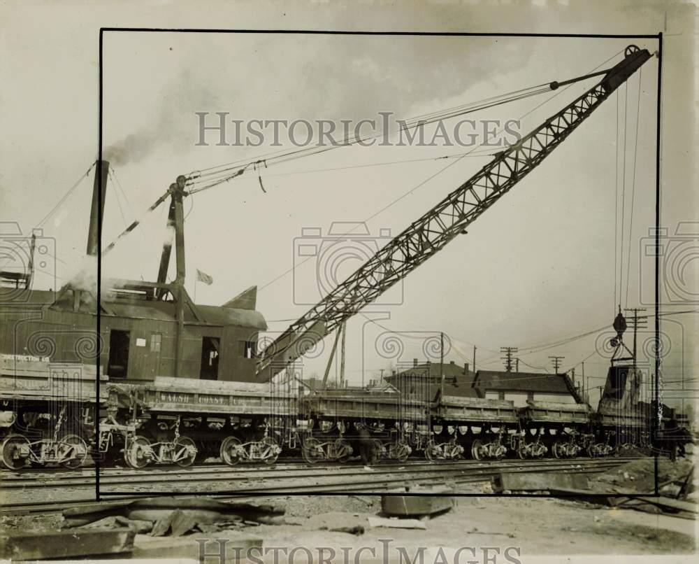 1917 Press Photo Giant steam shovel at Lorain and West 58th street - lry21113