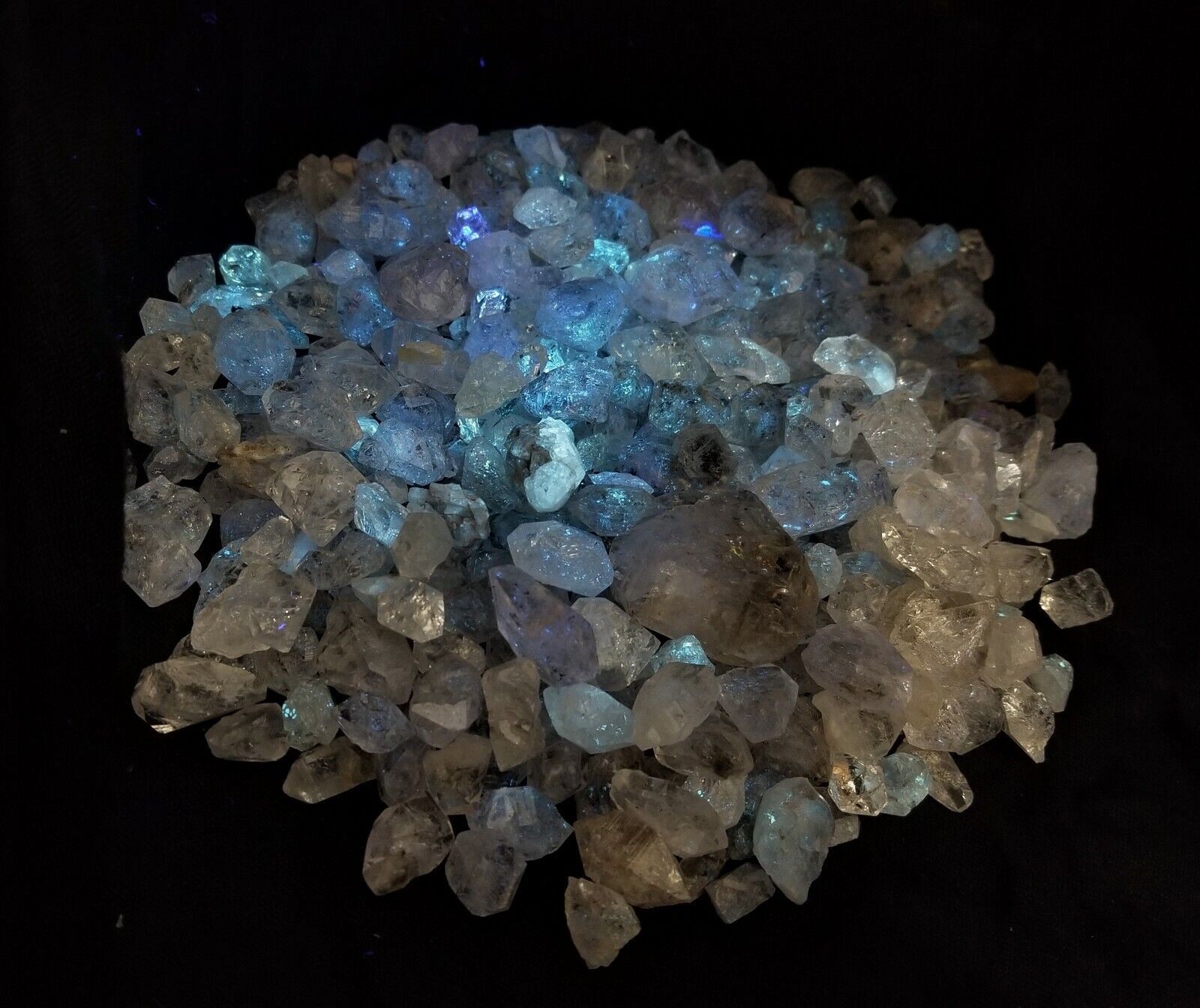 Herkimer style Quartz crystals UV fluorescent. D Terminated. 1650 grams 