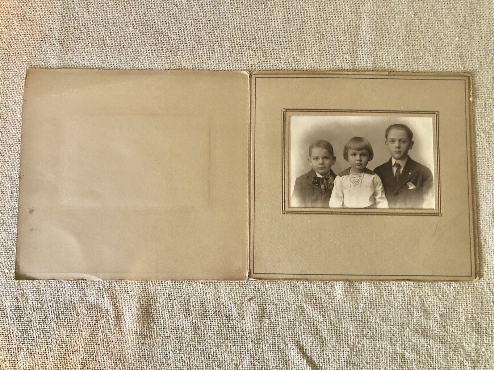 Antique 1916 Photograph Signed & Dated Children Portrait Family Single Album