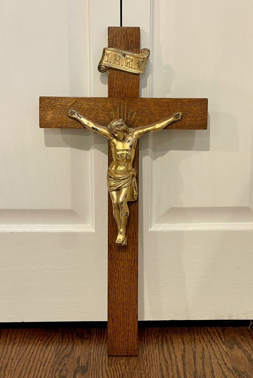Lg Antique Vintage Oak Wood & Gilt Metal Hanging Crucifix of Jesus Christ 21\