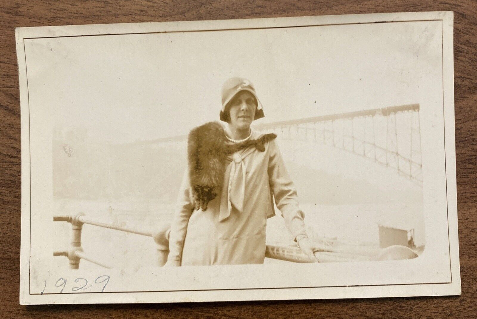 VTG 1929 Woman Lady Wearing Hat & Fur & Pearl Necklace Fashion Real Photo P4g4