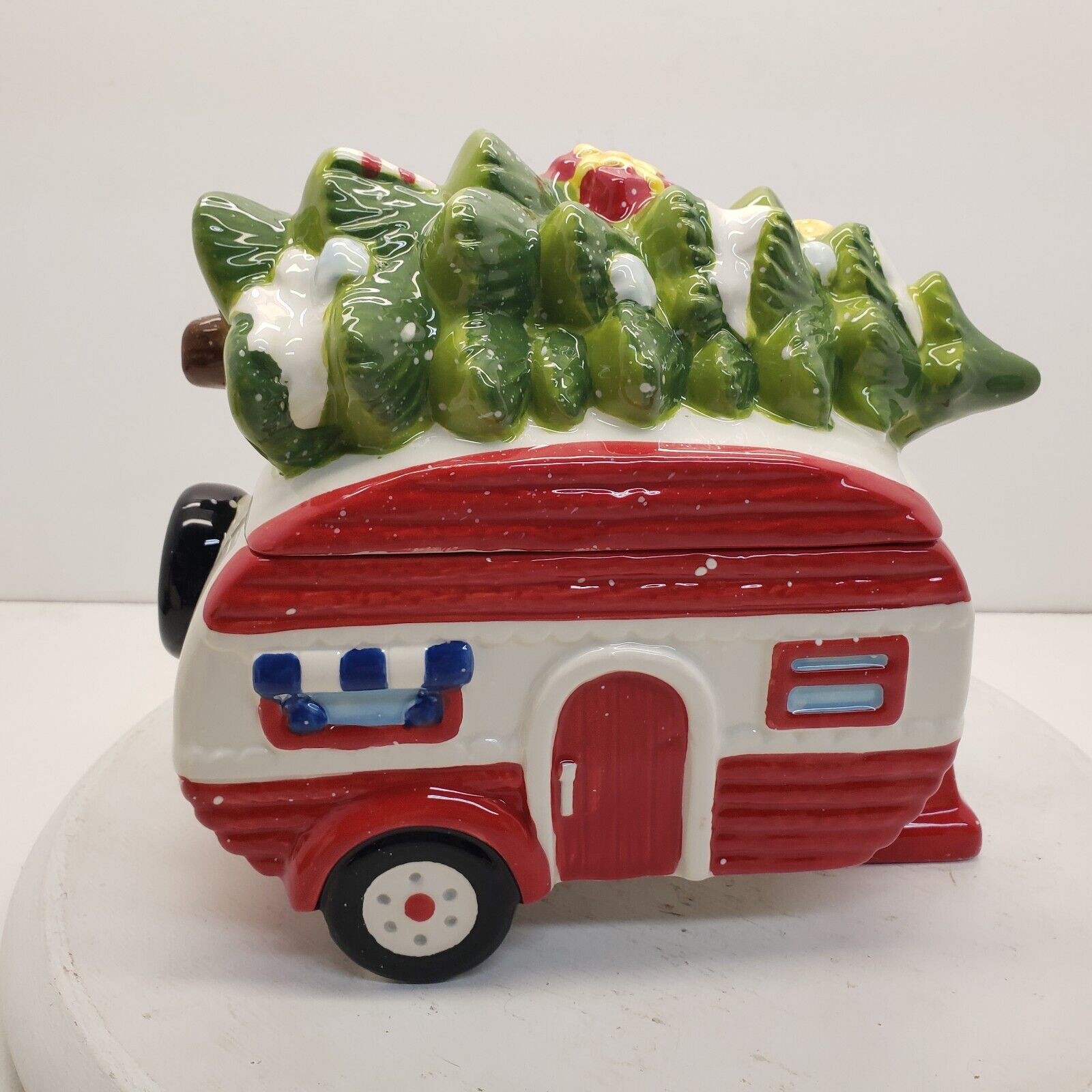 Arlington Designs Christmas Camper Cookie Jar With Tree On Roof. RV, Tiny Home