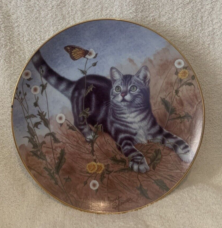 1989 Danbury GARDEN OF WEEDIN Gray Tabby Cat Collector Plate By Irene Spencer