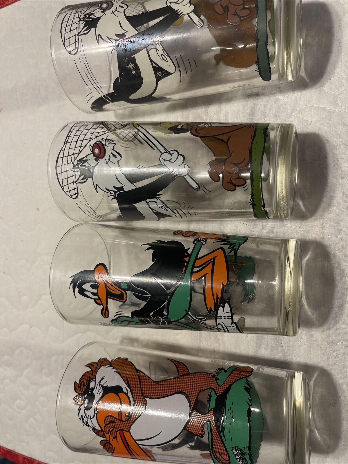 4 Vintage Looney Tunes Pepsi Glasses  1976