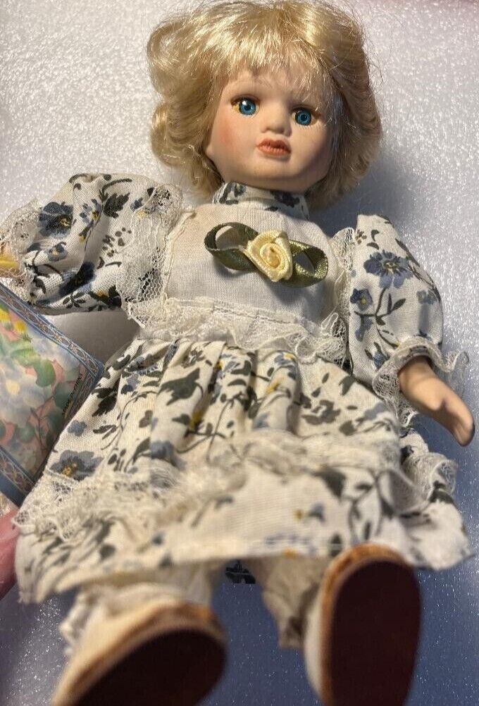 Cathay collection porcelain doll 5000