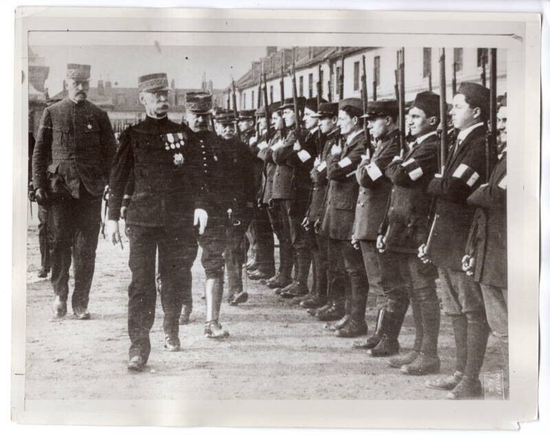 1914 General Gallieni Inspecting Paris Volunteers Battle of Marne S&S News Photo