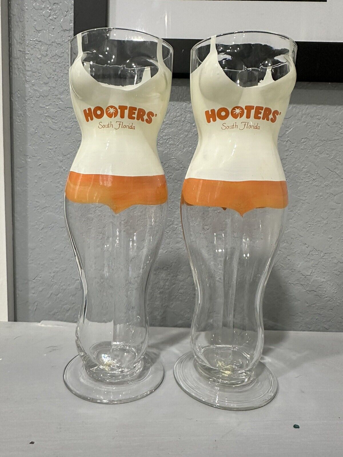 Pair Of Hooters South Florida Body Beer Glass 10 Inches