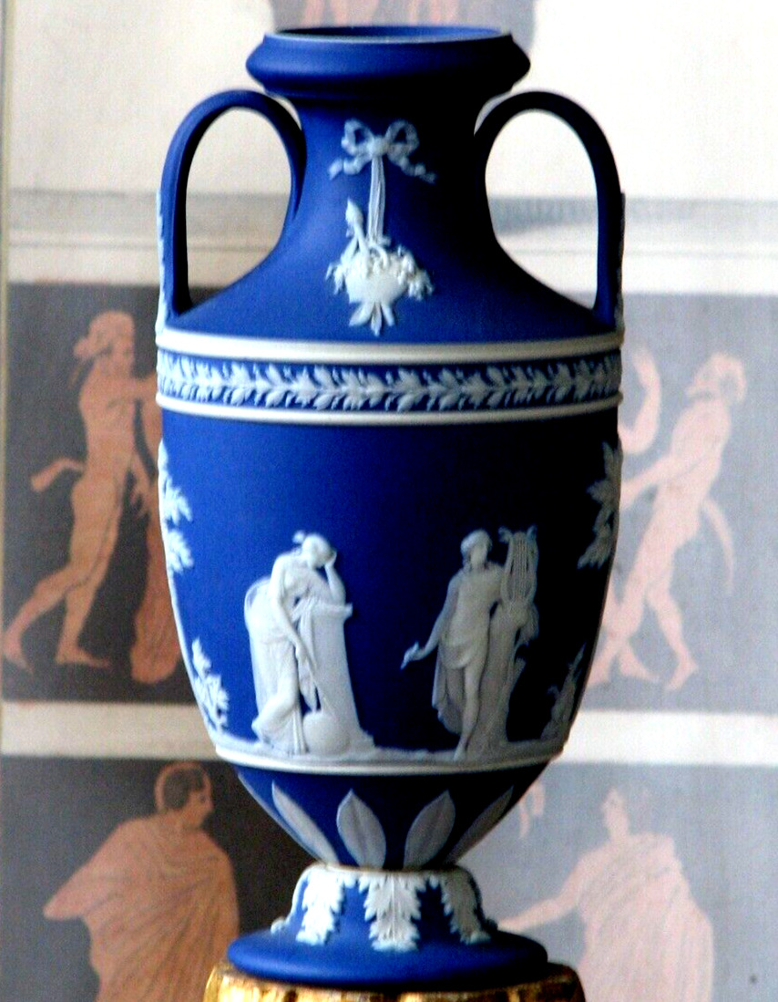 WEDGWOOD DARK BLUE DIP 2 HANDLES URN, MUSES & APOLLO, TROPHIES 7 INCHES STUNNING