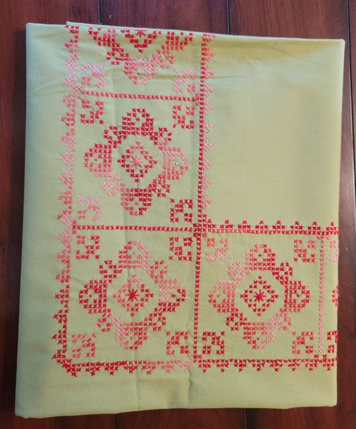VTG Handmade Cross Stitch Christmas Holiday Tablecloth w/Scalloped Edge 66\