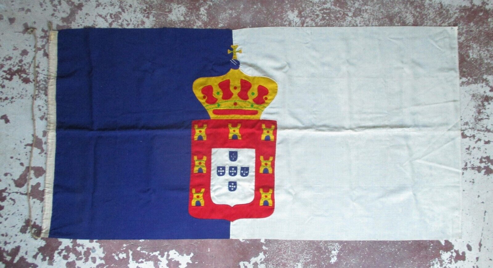 Rare antique 19th/20th century linen portuguese monarchy flag. Collectible