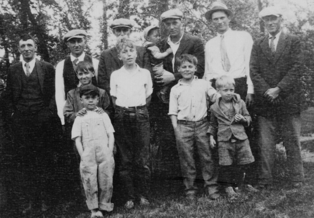 6T Photograph Group Portrait Family All Male Men Boys Kids 1920-30\'s 
