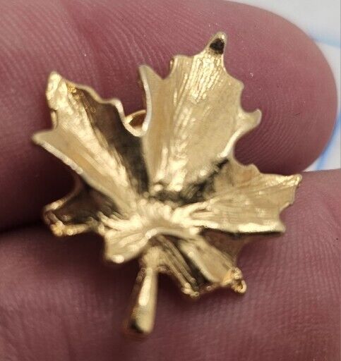 VTG Lapel Pinback Hat Pin Solid Gold Tone Maple Leaf 