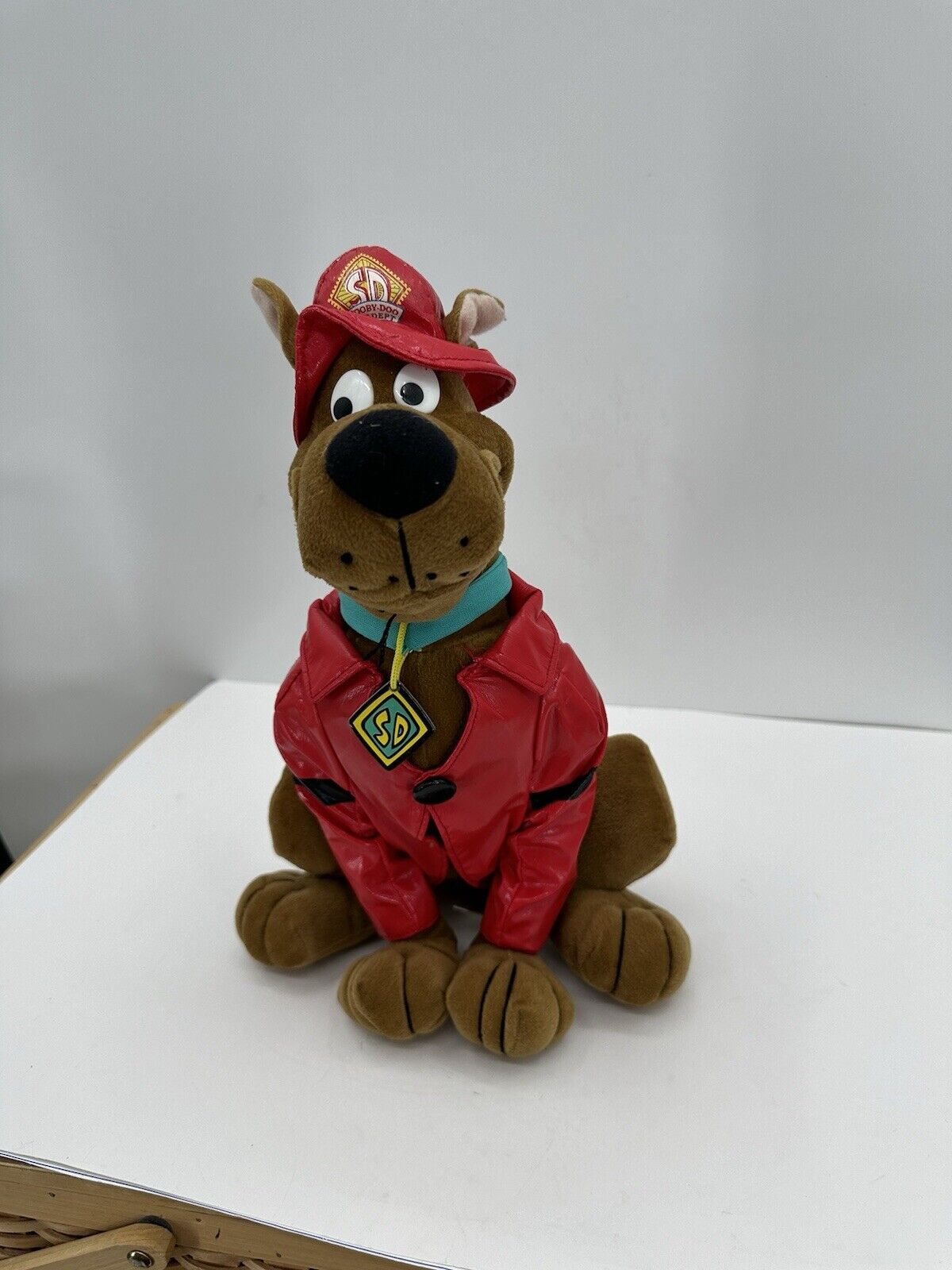 Vintage 1998 SCOOBY DOO w/ Red Raincoat & Hat 11” plush Toy Cartoon Network EUC