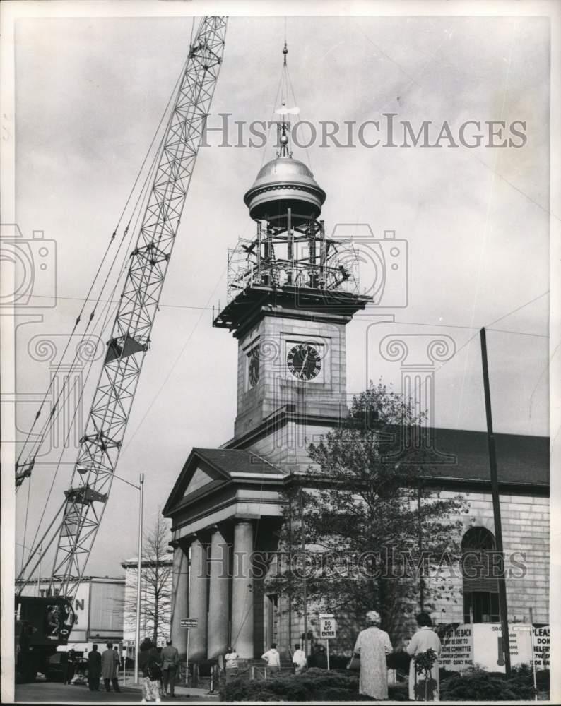 1964 Press Photo Dome is replaced on First Parish Church in Quincy, Mass.