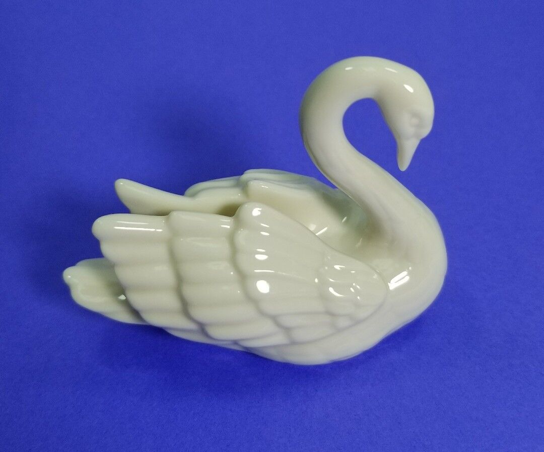 Lenox Ivory China Swan Hand Crafted with box & certificate of authenticity