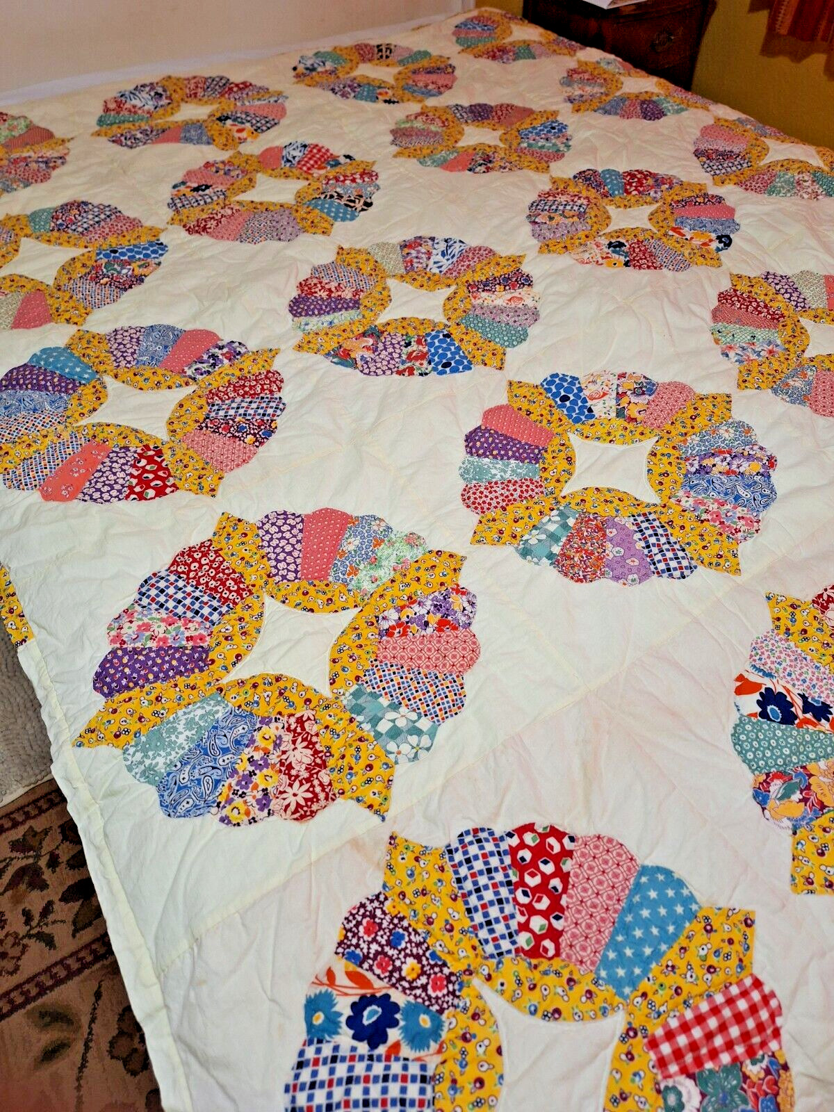 Vintage Dresden Plate Quilt Handmade Hand Quilted 69\