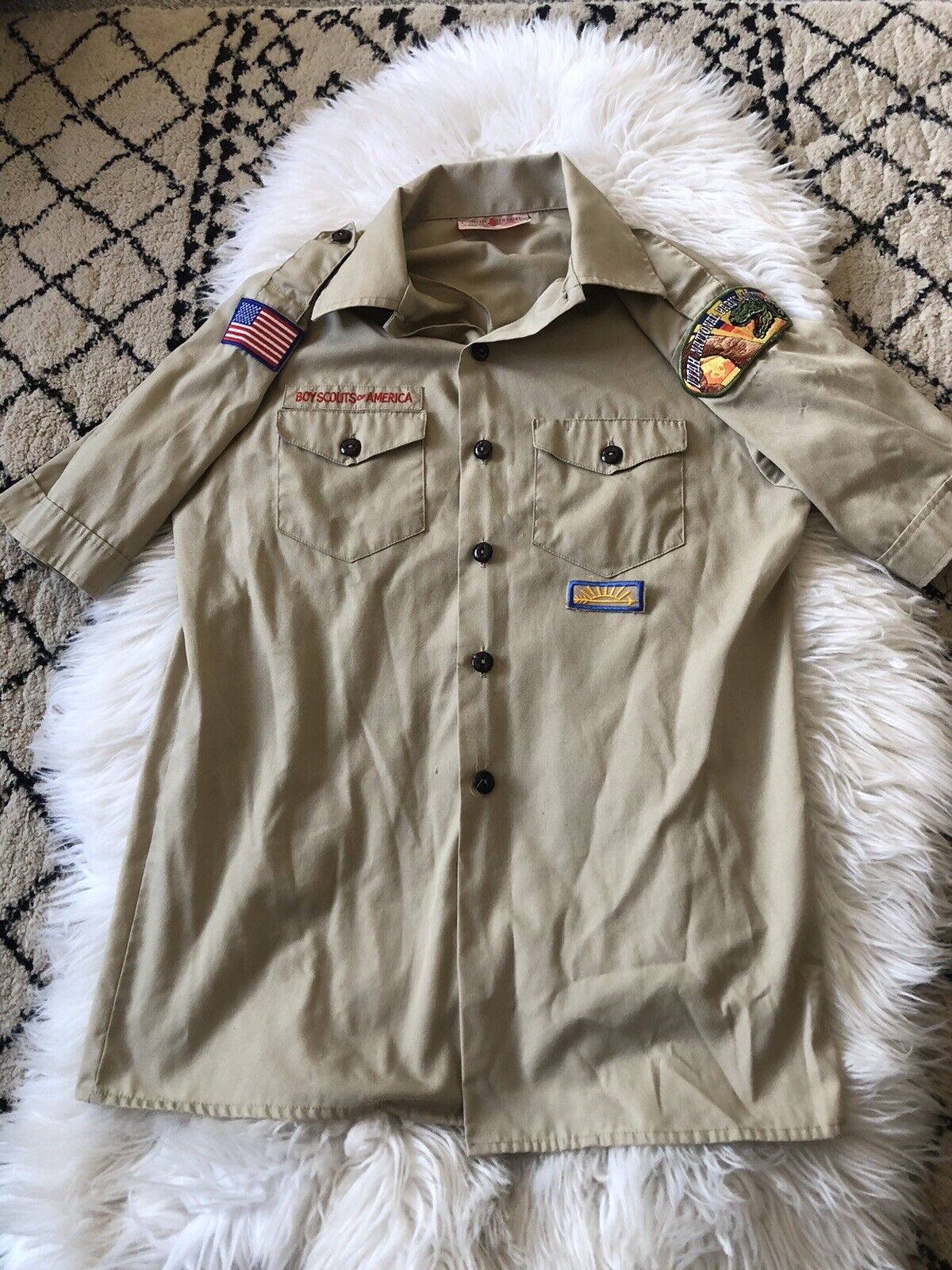 Vintage BSA Boy Scouts of America Tan Uniform Shirt - Youth Large. D9