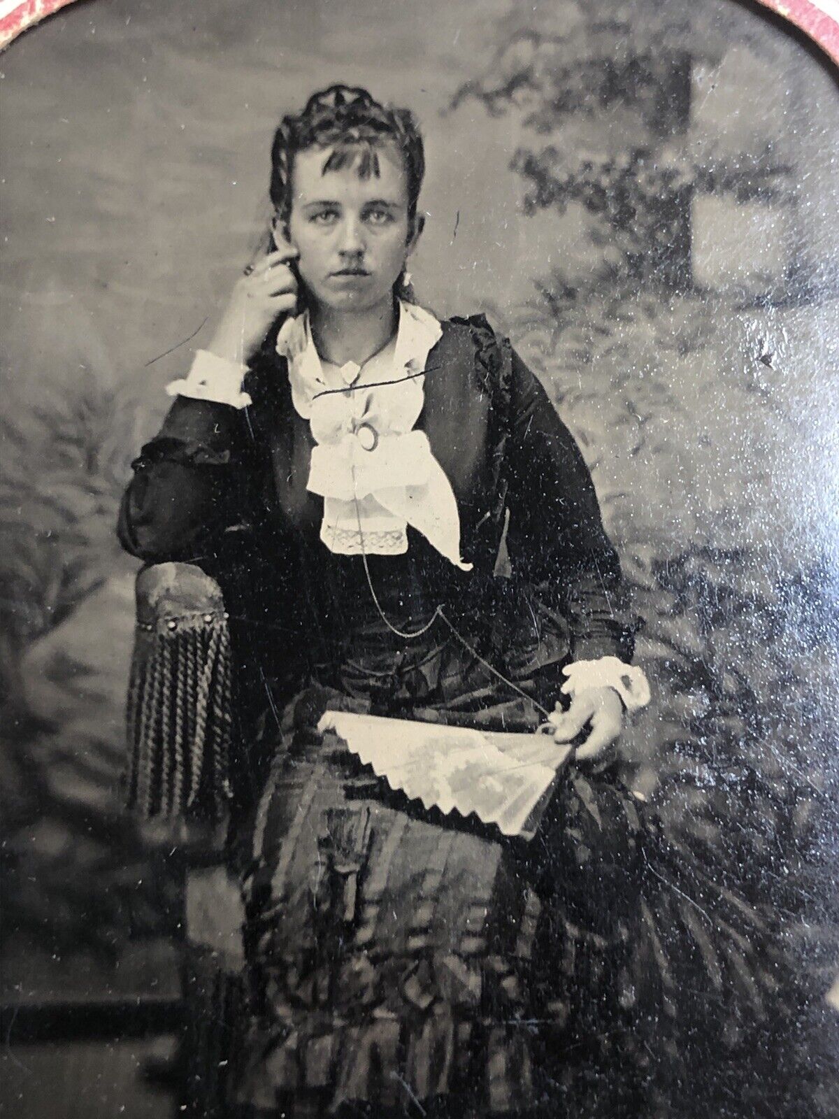 ANTIQUE TINTYPE PHOTO LOVELY YOUNG WOMAN IN CONTEMPLATIVE POSE Full Pose Fan