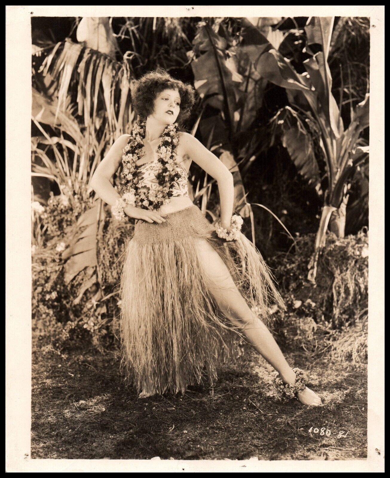 HOLLYWOOD BEAUTY CLARA BOW PORTRAIT 1920s CHEESECAKE SEXY LEGS ORIG Photo 734