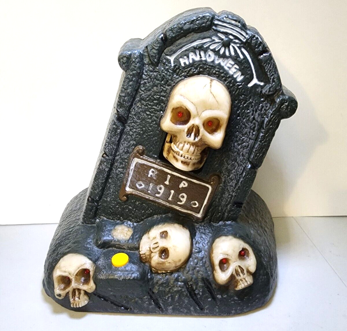 Gemmy Halloween Electronic Headstone Skulls Plays Hot Hot Hot Works Vintage 90s
