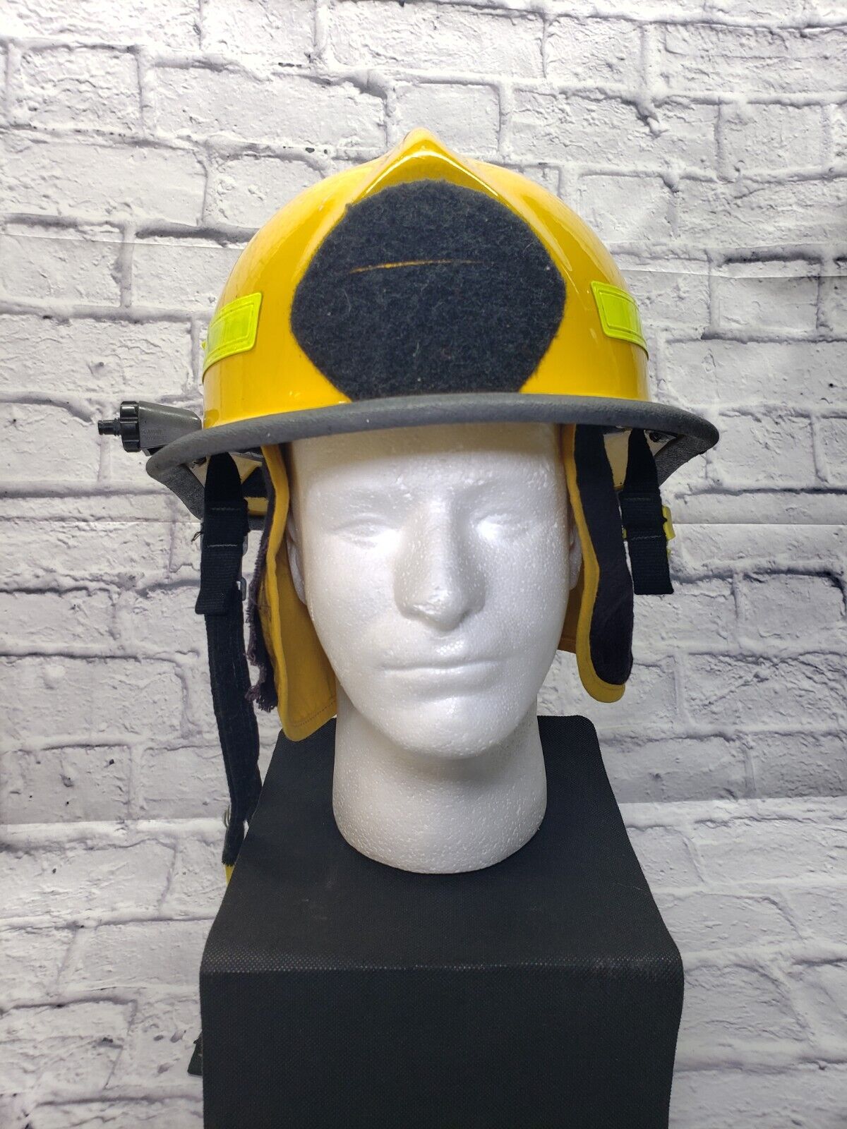 Cairns 660C Yellow Firemans Helmet Firefighter With Liner 2002 Vintage