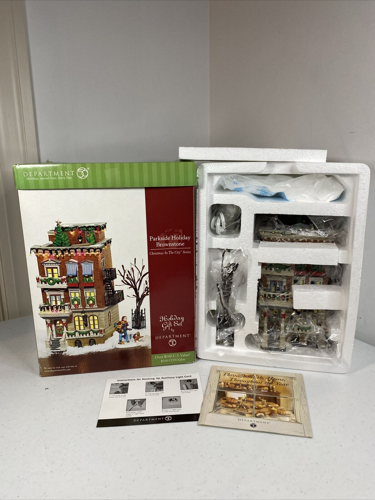 Dept 56 CHRISTMAS IN CITY Parkside Holiday Brownstone Everything Included