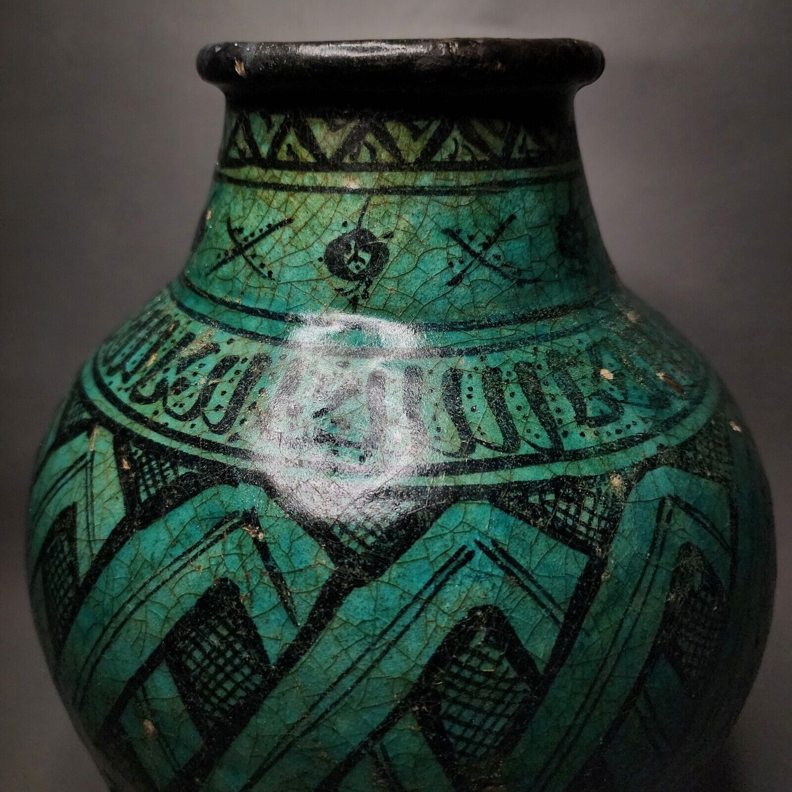A 12TH-13TH CENTURY IMPORTANT LARGE KASHAN POTTERY TURQUOISE KUFIC VESSEL. 