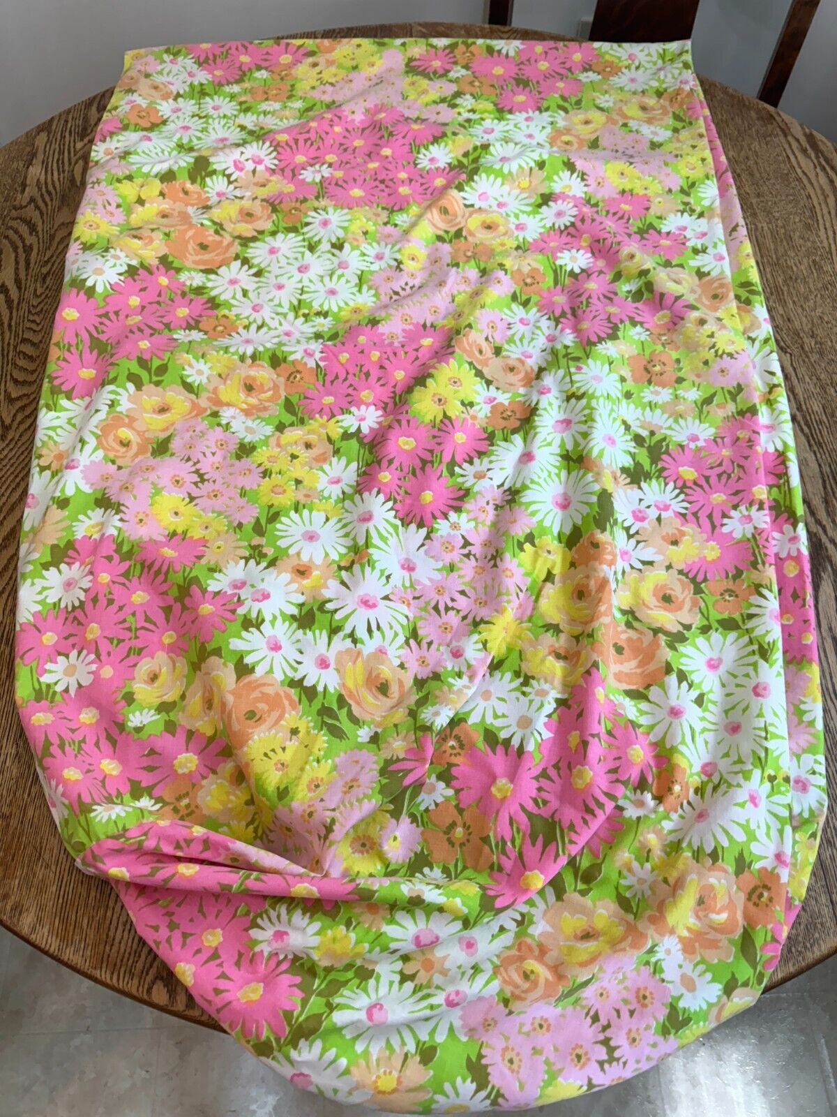 Vintage 1970s Pequot Bright Flower Power Daisies Twin Fitted Sheet VG Condition