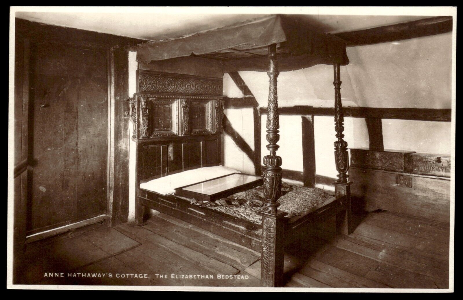 Postcard Real Photo Anne Hathaway\'s Cottage the Elizabethan Bedstead England