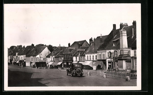 CPA Courtenay, La Place du Marche 1952 