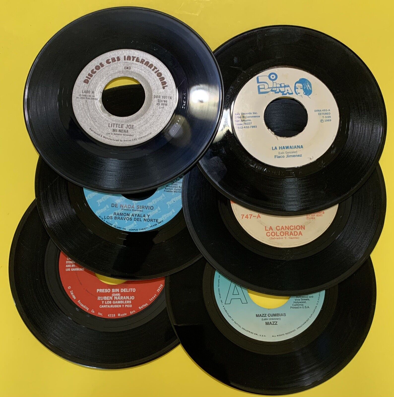LOT OF 12 SPANISH 45 RPM JUKEBOX RECODS WITH CLEAR PLASTIC SLEEVES