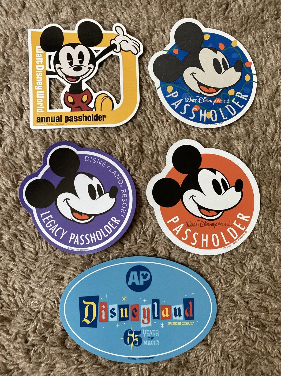 Authentic Disneyland Walt Disney World Passholder Magnets Christmas Light Mickey