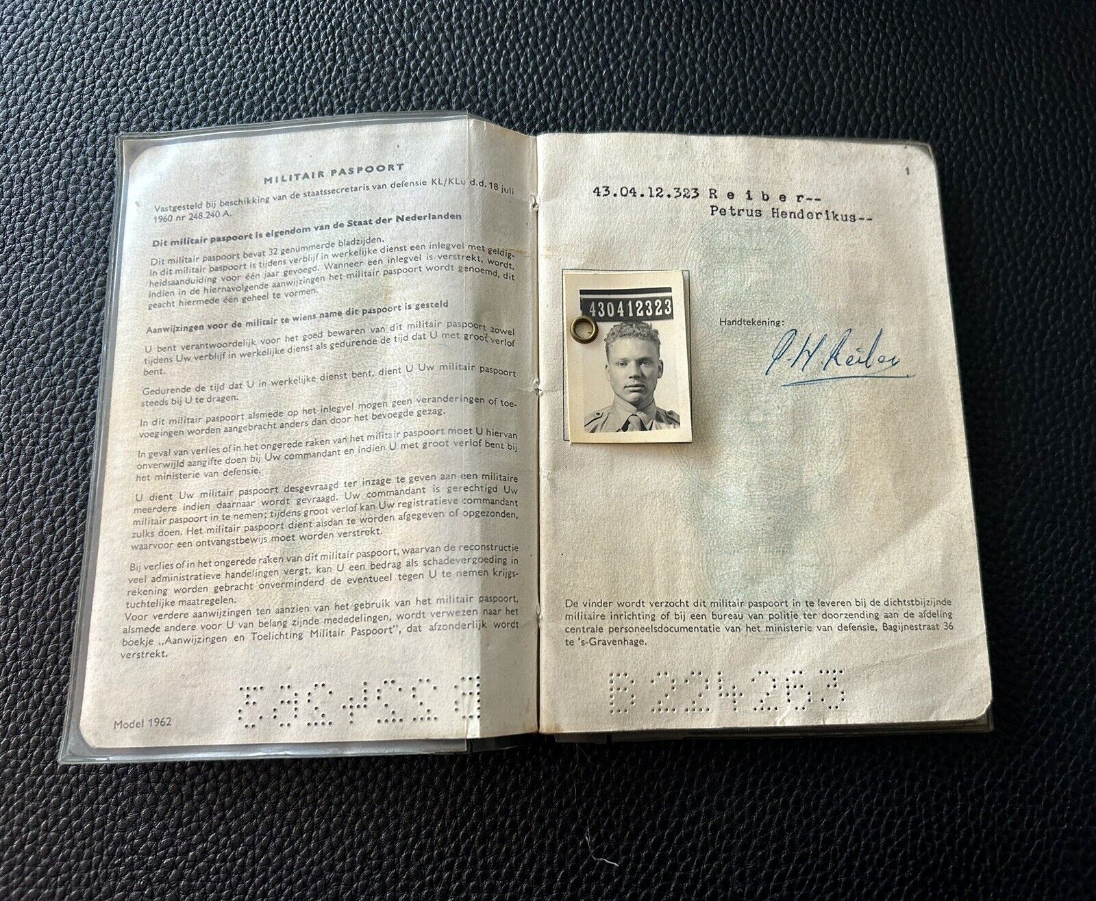 Very Rare Item - Dutch military passport Royal Army Artillery  Model  From 1962